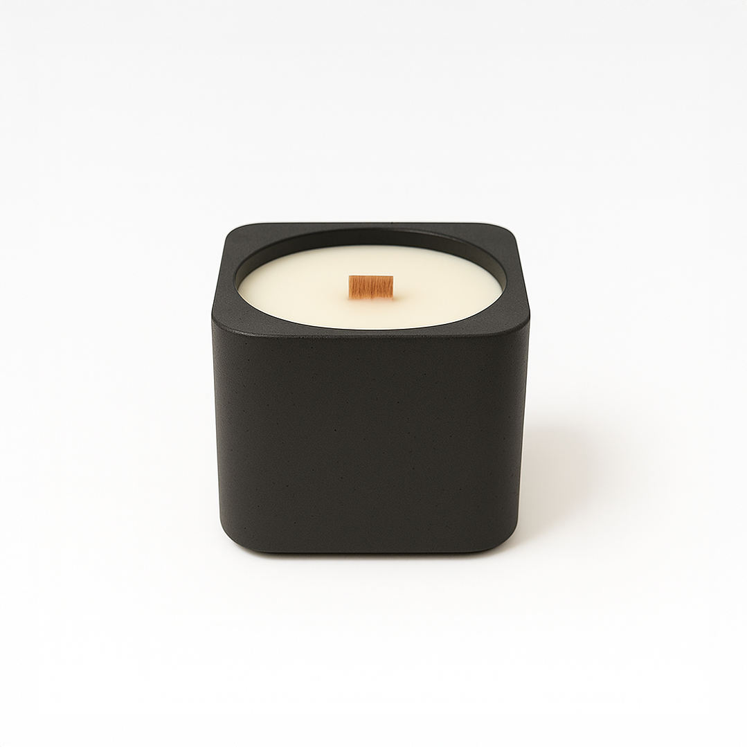 Framelle Black Cedar – Sedir ve Misk Kokulu Siyah Mum