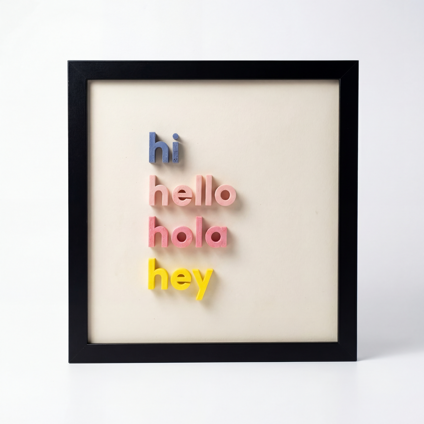 Hi Hello Hola Hey – Minimal Tipografi 3D Duvar Tablosu