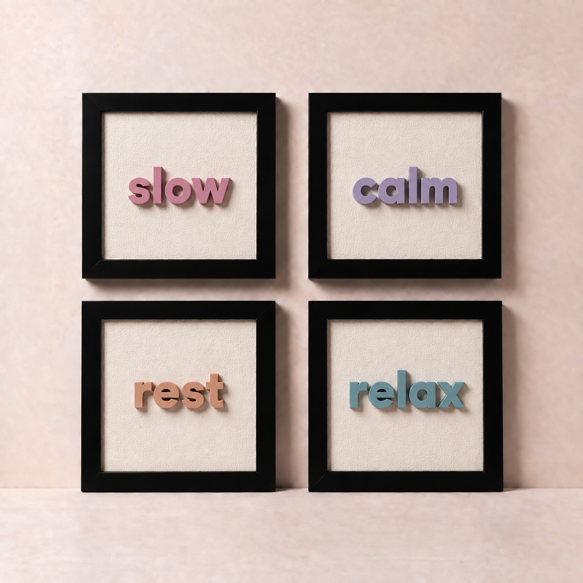 Slow Living 4’lü tablo seti: slow, calm, rest ve relax; siyah çerçeve ve pastel epoksi harfler