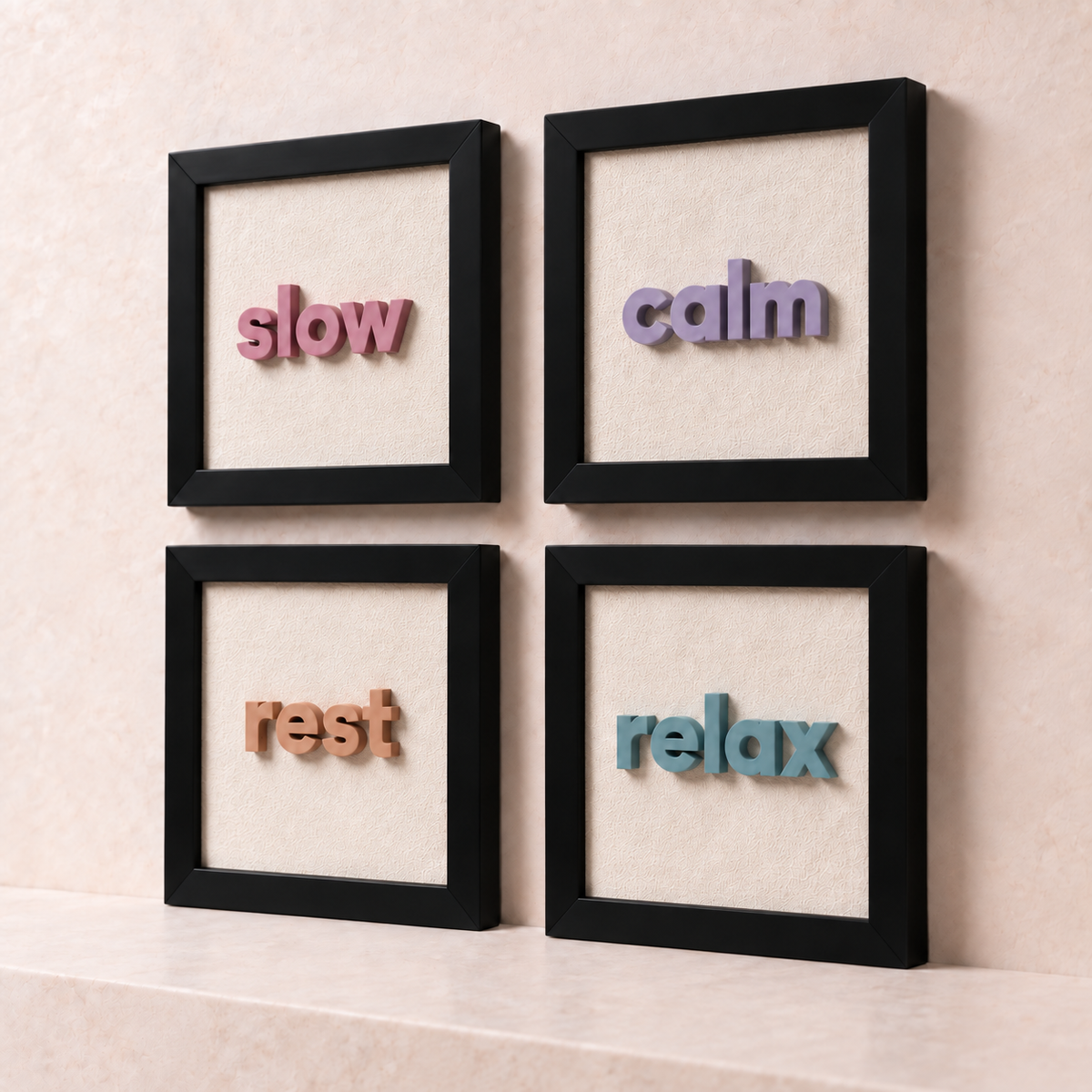Slow Living dört parçalı setin çerçeve ve kabartma harflerini gösteren açılı görünümü